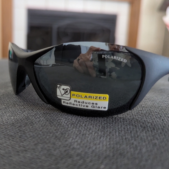 Foster Grant Track Polarized Sports Sunglasses for Men or Women, Black - Picture 6 of 8